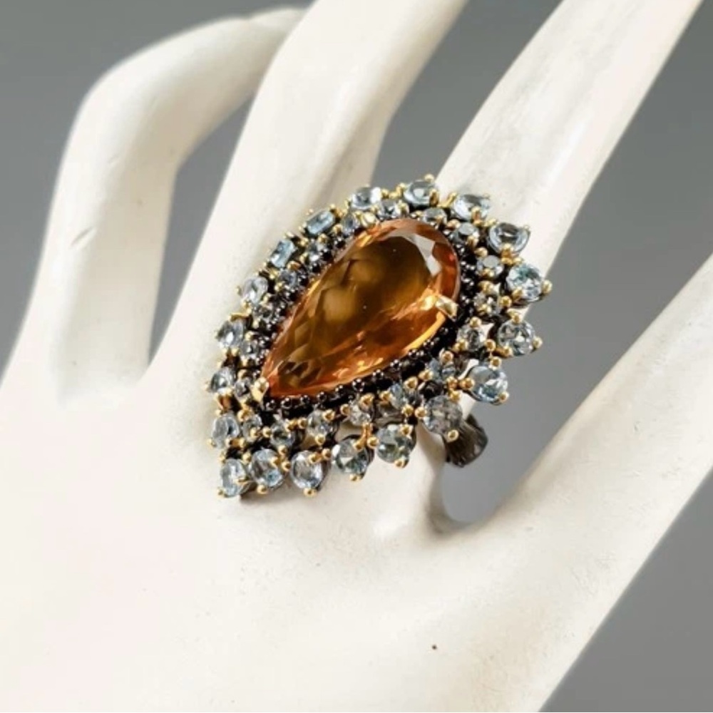 Elegant Gold and Silver Teardrop Gemstone Ring - Picture 2 of 3